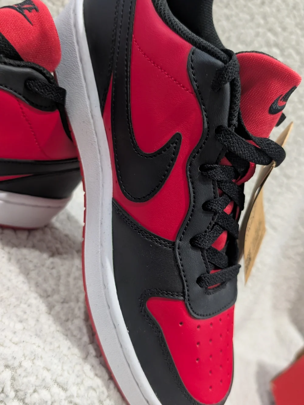 Nike Kids Low-Top Sneakers in Black & Red